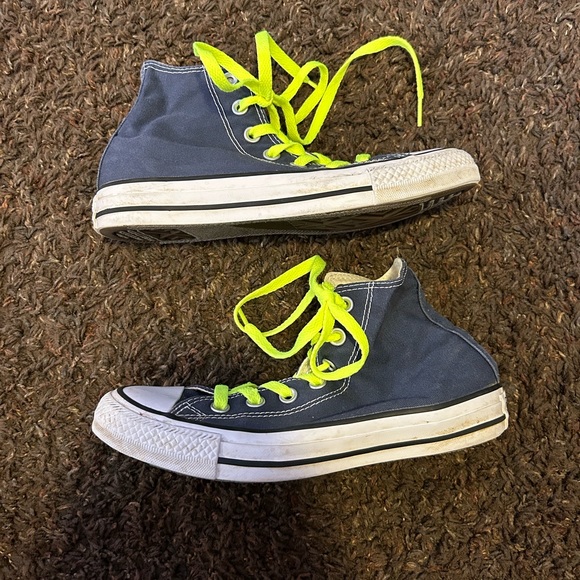 converse high tops Size 4 - Picture 2 of 4